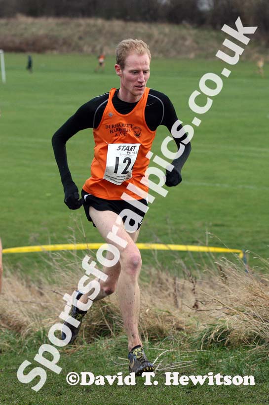 Dan Garbutt (Durham City)  on his way to winning the senior mens North Eastern Cross Country, Champs., Temple Park, South Shields. Photo: David T. Hewitson/Sports for All Pics